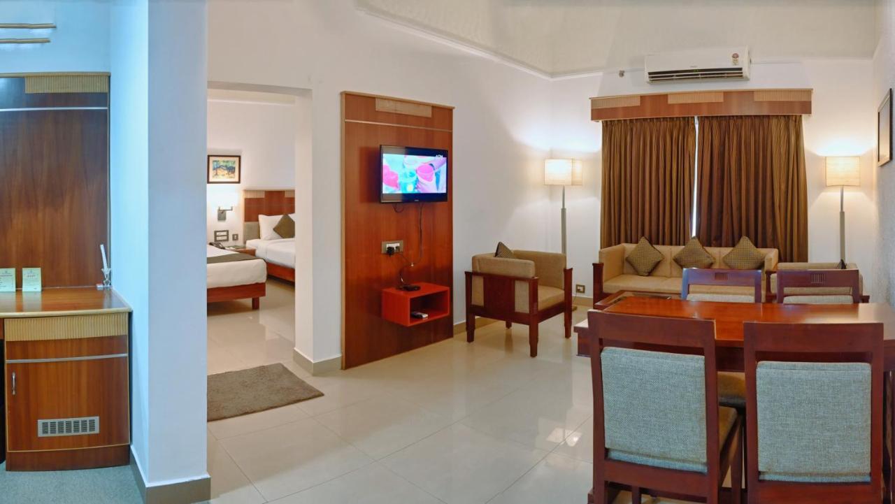 Contour Backwaters Hotel Resort & Convention Centre Ramankari Ngoại thất bức ảnh